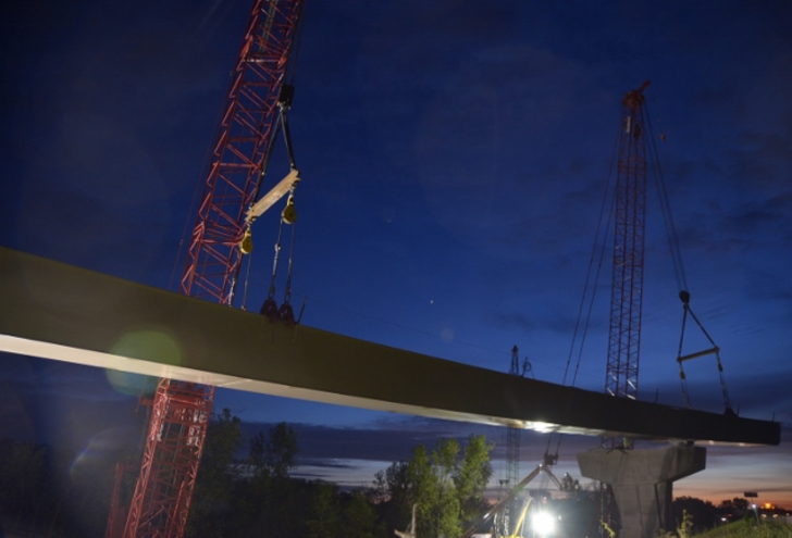 Four Manitowoc 2250s assemble overpass bridges