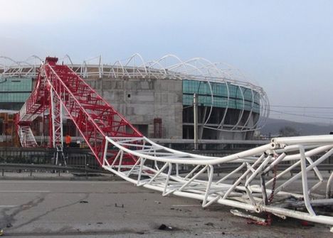 Winds overturn crane